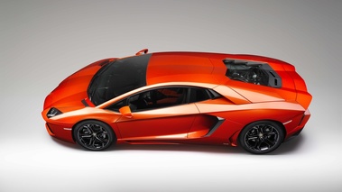 Lamborghini Aventador LP700-4 rouge profil vue de haut