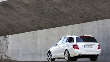 Mercedes Classe C 2011 - break blanc - 3/4 arrière gauche