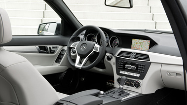 Mercedes Classe C 2011 - tableau de bord