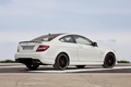 Mercedes Classe C Coupé AMG - blanc -  3/4 arrière droit