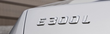 Mercedes E300 L - grise - sigle E300L
