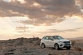 Mercedes ML 2012 blanc 3/4 avant coucher de soleil