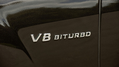Mercedes S63 AMG - marron - badge V8 biturbo