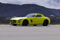 Mercedes SLS AMG E-Cell jaune 3/4 avant gauche filé