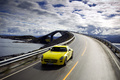 Mercedes SLS AMG E-Cell jaune 3/4 avant gauche travelling vue de haut 2