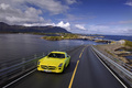 Mercedes SLS AMG E-Cell jaune 3/4 avant gauche travelling vue de haut penché 2