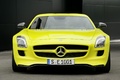 Mercedes SLS AMG E-Cell jaune face avant