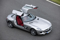 Mercedes SLS AMG gris 3/4 avant droit portes ouvertes vue de haut