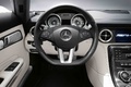 Mercedes SLS AMG Roadster blanc volant