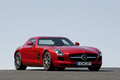 Mercedes SLS AMG rouge 3/4 avant droit 4