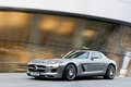 Mercedes SLS AMG rouge 3/4 avant gauche travelling 5