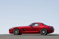 Mercedes SLS AMG rouge profil 4