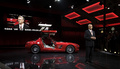 Mercedes SLS AMG rouge profil portes ouvertes présentation