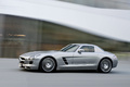 Mercedes SLS AMG rouge profil travelling 3