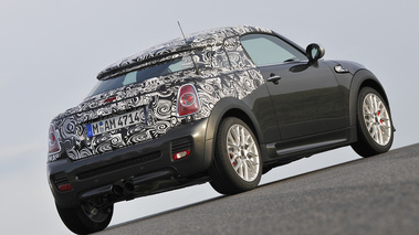 Mini Coupé John Cooper Works - gris - camouflé, 3/4 arrière gauche