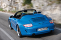 Porsche 911 Speedster - bleue - 3/4 arrière gauche, en mouvement