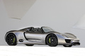 Porsche 918 Spyder gris 3/4 avant droit