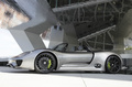 Porsche 918 Spyder gris 3/4 avant gauche penché