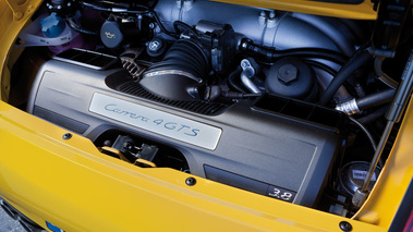 Porsche 997 Carrera 4 GTS - jaune - moteur