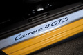Porsche 997 Carrera 4 GTS - jaune - seuil de porte