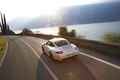 Porsche 997 Carrera GTS blanc 3/4 arrière gauche travelling penché vue de haut 3