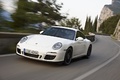 Porsche 997 Carrera GTS blanc 3/4 avant gauche travelling penché 2