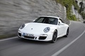 Porsche 997 Carrera GTS blanc 3/4 avant gauche travelling penché