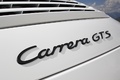 Porsche 997 Carrera GTS blanc logo capot moteur