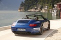 Porsche 997 Carrera GTS Cabriolet bleu 3/4 arrière droit travelling