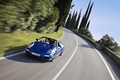 Porsche 997 Carrera GTS Cabriolet bleu 3/4 avant gauche travelling penché vue de haut