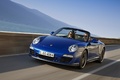 Porsche 997 Carrera GTS Cabriolet bleu 3/4 avant gauche travelling penché
