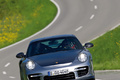 Porsche 997 GT2 RS gris face avant penché debout