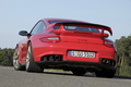 Porsche 997 GT2 RS rouge 3/4 arrière gauche penché
