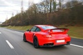 Porsche 997 GT2 RS rouge 3/4 arrière gauche travelling 2