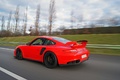 Porsche 997 GT2 RS rouge 3/4 arrière gauche travelling 3