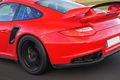 Porsche 997 GT2 RS rouge 3/4 arrière gauche travelling coupé