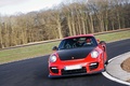 Porsche 997 GT2 RS rouge 3/4 avant gauche travelling penché 3