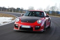 Porsche 997 GT2 RS rouge 3/4 avant gauche travelling penché