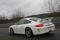 Porsche 997 GT3 MkII blanc 3/4 arrière gauche travelling penché