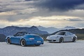 Porsche 997 Speedster bleu 3/4 arrière gauche & 997 Sport Classic gris 3/4 avant gauche