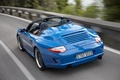 Porsche 997 Speedster bleu 3/4 arrière gauche travelling penché vue de haut