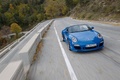Porsche 997 Speedster bleu 3/4 avant droit travelling penché vue de haut