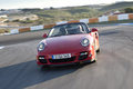 Porsche 997 Turbo Cabriolet MkII rouge face avant travelling penché 3