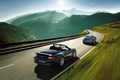 Porsche 997 Turbo S Cabriolet noir & Turbo S bleu 3/4 arrière droit travelling