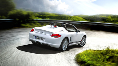 Porsche Boxster Spyder blanc 3/4 arrière droit travelling