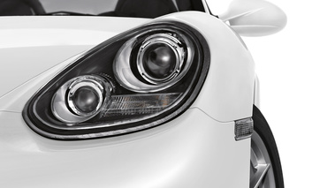 Porsche Boxster Spyder blanc phare avant gauche