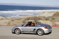 Porsche Boxster Spyder gris 3/4 arrière gauche filé penché