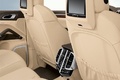 Porsche Cayenne Turbo noir intérieur debout