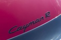 Porsche Cayman R rouge logo coffre
