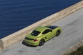 Porsche Cayman R vert 3/4 arrière droit filé vue de haut
